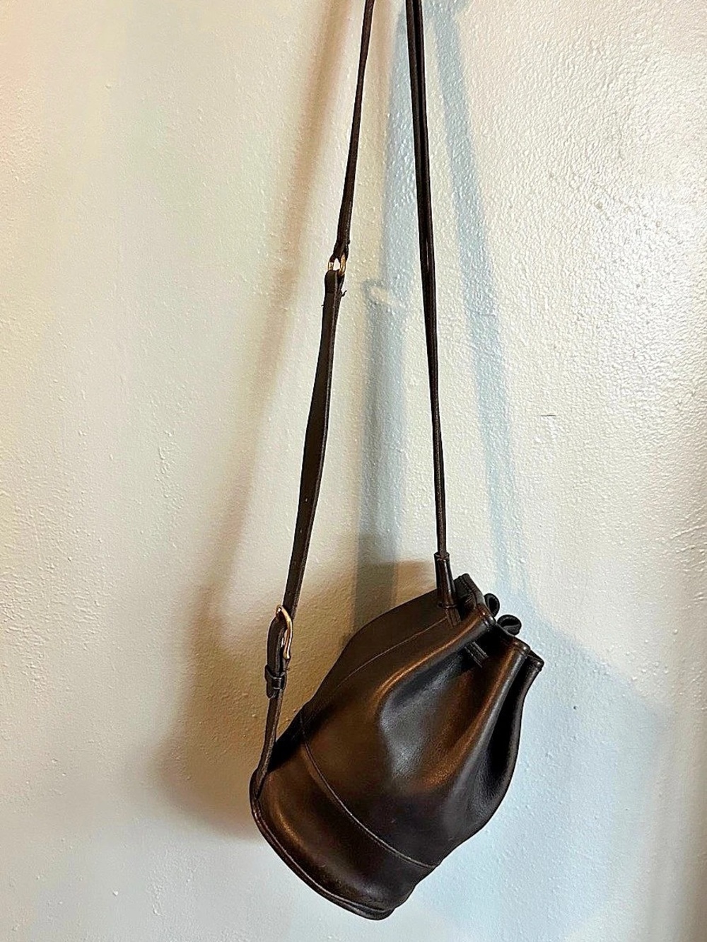 Vintage Coach No. M5D-9984 Black Leather Bucket Shoulder Bag Handcrafted in USA